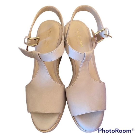 - - COLE HAAN NWOT Maddie Wedges upper leather Open Toe Size 8 - Picture 1 of 6
